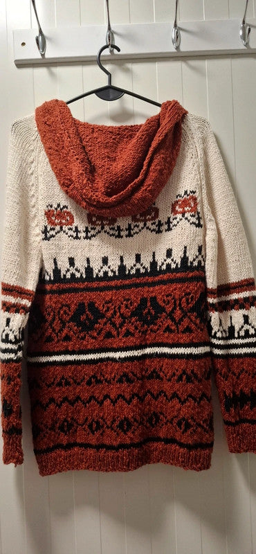 Sweter Handmade r. S/M z kapturem, zapinany na guziki