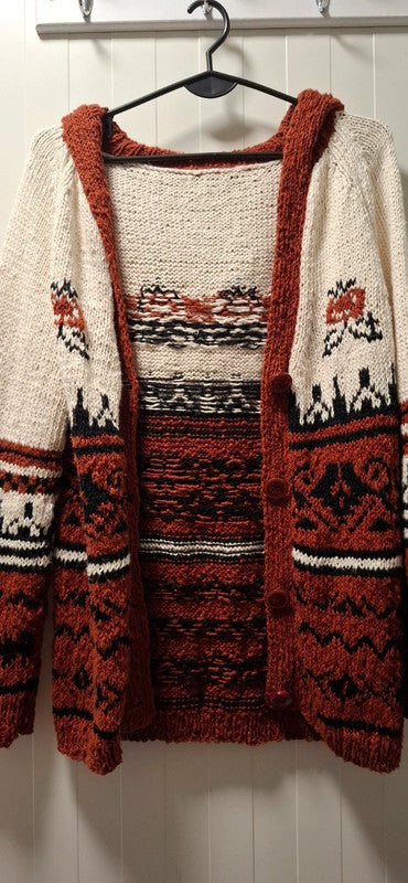 Sweter Handmade r. S/M z kapturem, zapinany na guziki