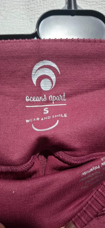 Nowe Oceans Apart Zoe Pant Rozmiar S - Wine/Berry (Bordowe/Śliwkowe) Prążkowane