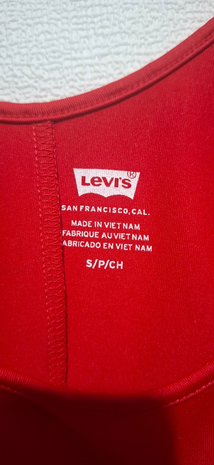 Levi's Czerwone Logo Body S/P - Nowoczesne Dopasowane s/36 Idealne