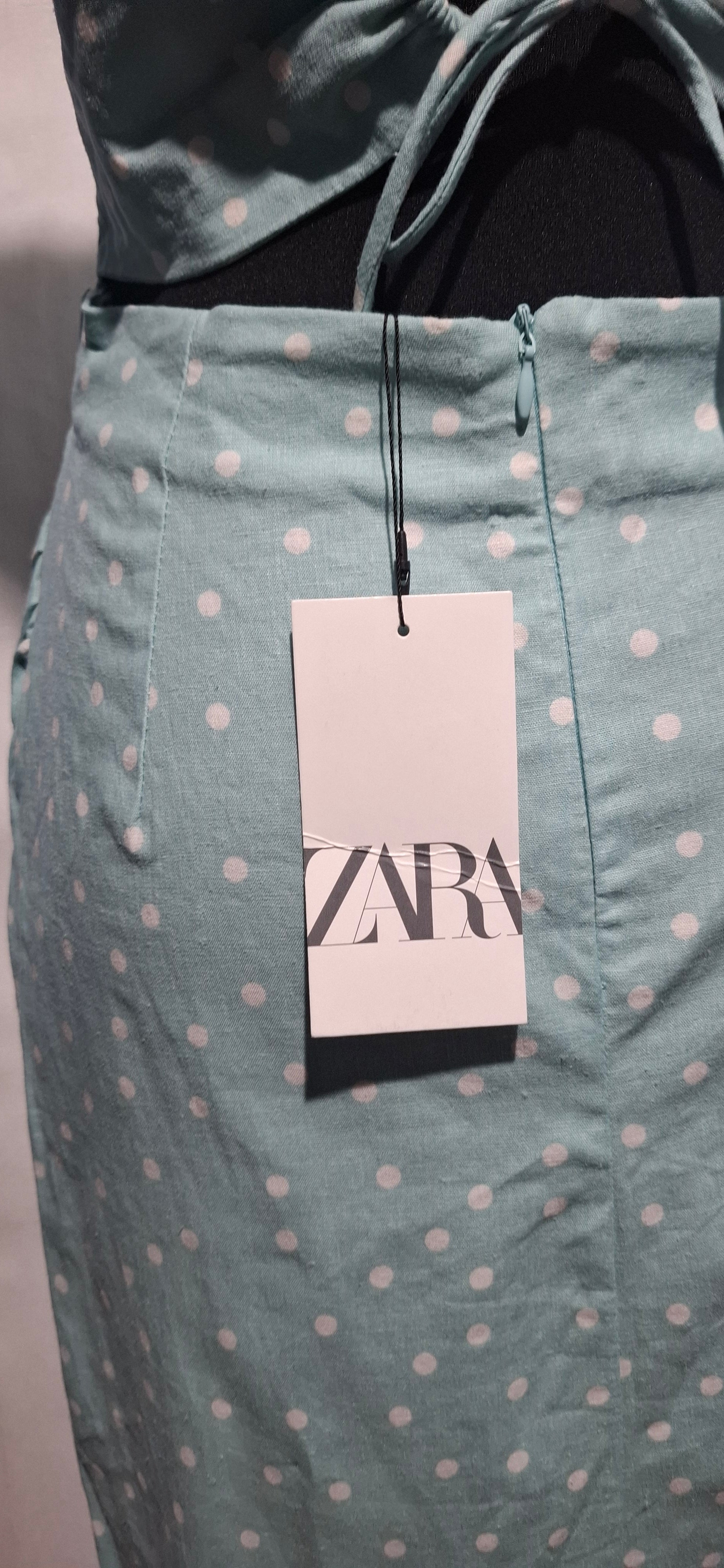 Zwiewna sukienka midi ZARA z wycięciem (Cut-Out), miętowa, groszki, ramiączka, M/38