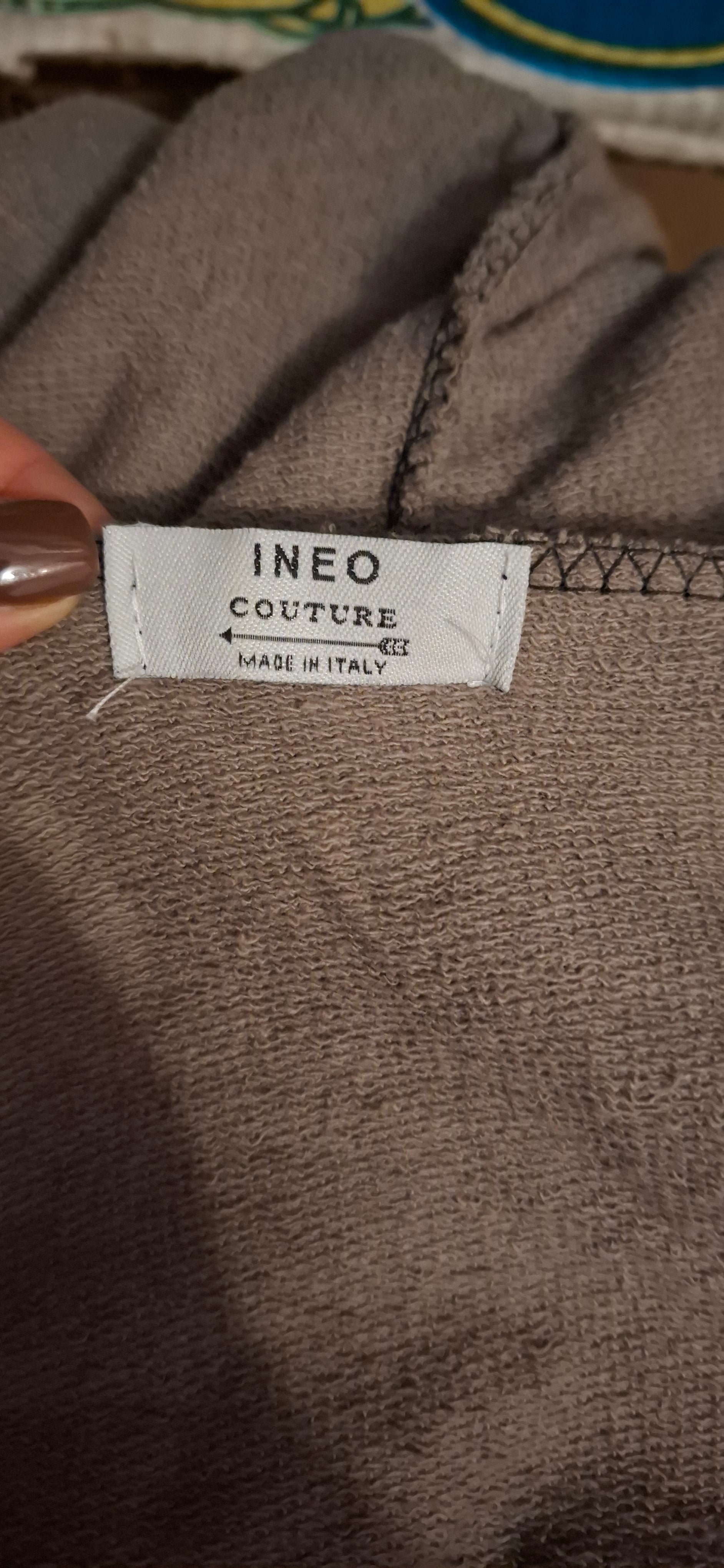 Włoska Bluza / Sweter INEO Couture Oversize Dwukolorowa, Warkocz, Napisy na Rękawach, 65% Bawełna.