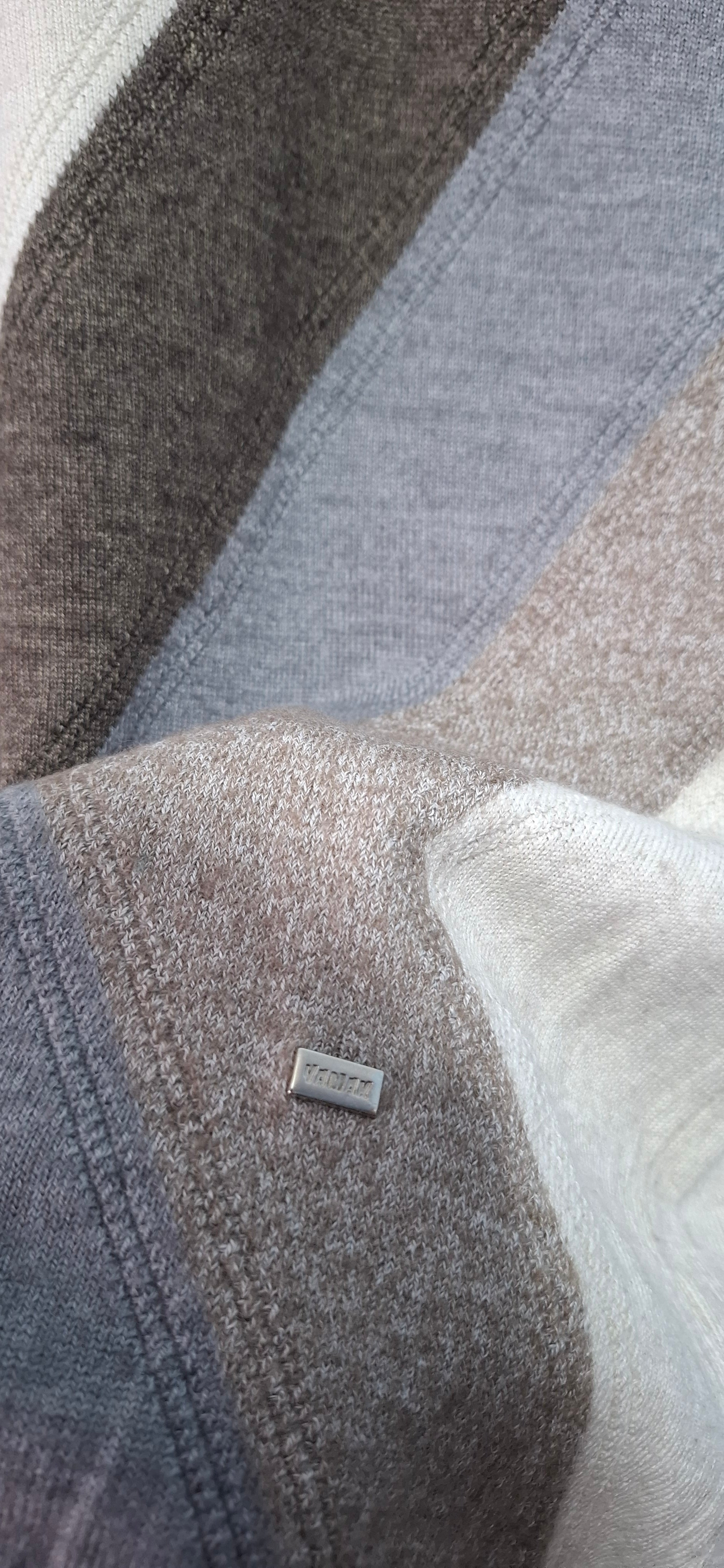 Sweter VAMAK Rozmiar L - Wełna Merino/Akryl - Paski w Jodełkę (Chevron) Beż/Brąz/Szary